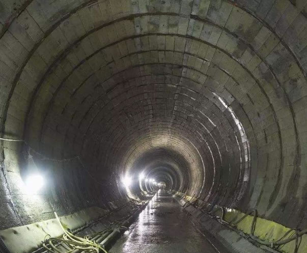 火箭軍某部隧道發射井
